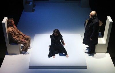 Trojno življenje Antigone  <em>Foto: Barbara Čeferin</em>